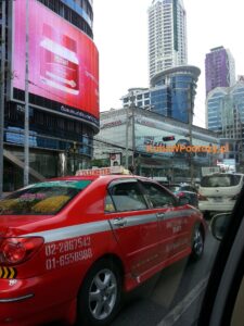 Czerwone taxi. Bangkok