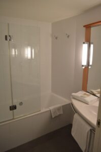 Ibis Barcelona Santa Coloma - łazienka