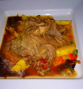 Koźlęcina w sosie owocowym