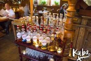 Stary Dom - wózek z wódkami