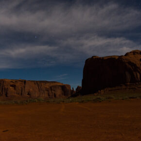 Monument Valley nocą