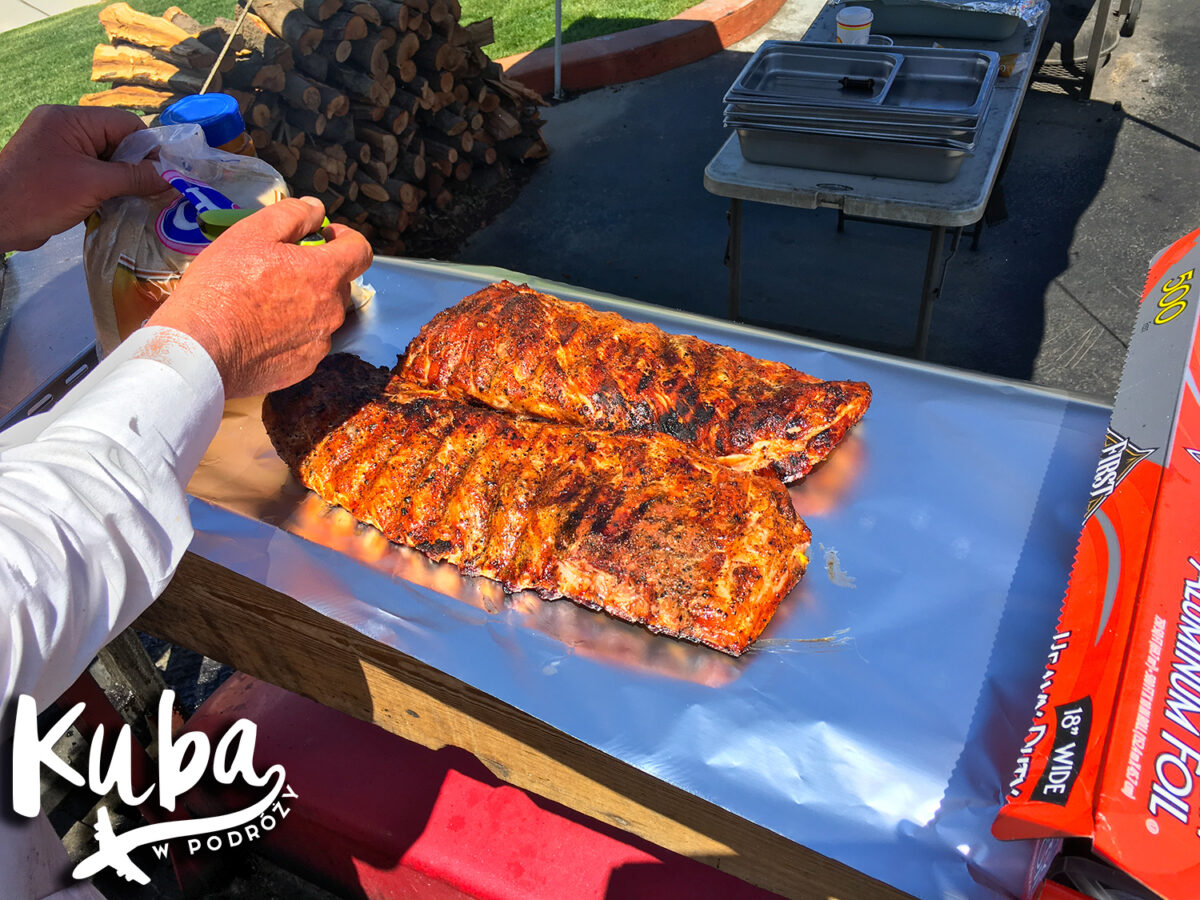 Copper Top BBQ mistrz przy pracy Kuba w podróży