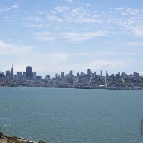 Alcatraz - widok na miasto. Przy dobrym wietrze słychać wyraźnie odgłosy miasta.