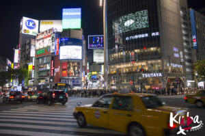 Słynne skrzyżowanie Shibuya w Tokio