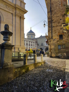 Bergamo - stare miasto - widok na Piazza Vecchia