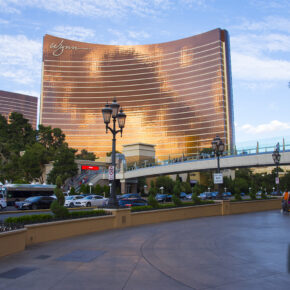 Las Vegas Strip - kasyno Wynn i Encore w tle