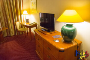 Pullman Bucharest World Trade Center - komoda z TV