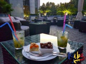 Pullman Bucharest World Trade Center - patio hotelowego baru