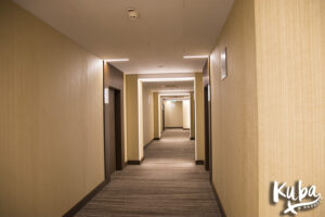 AC Hotel by Marriott Wrocław - korytarz