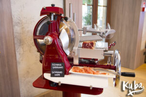 AC Hotel by Marriott Wrocław - maszyna do cięcia szynki