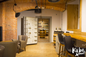 AC Hotel by Marriott Wrocław - piwnica, gdzie odbywają się degustacje win