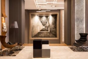 AC Hotel by Marriott Wrocław - poczekalnia przy recepcji