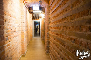 AC Hotel by Marriott Wrocław - przejście do skarbca