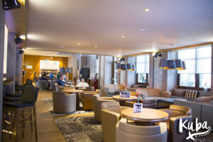 AC Hotel by Marriott Wrocław - widok na część śniadaniową