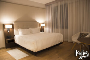 AC Hotel by Marriott Wrocław - łóżko